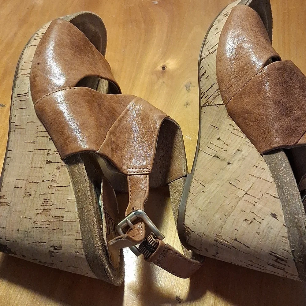 Sofft Women’s Brown Leather-Look Strappy Wedge Sandals 7.5 - Picture 11 of 17